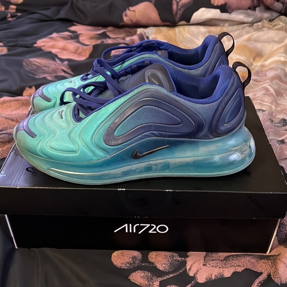 Air max 720 - Picture 2 of 4